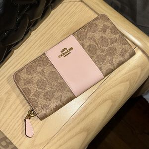 COACH MONOGRAM/ BABY PINK WALLET